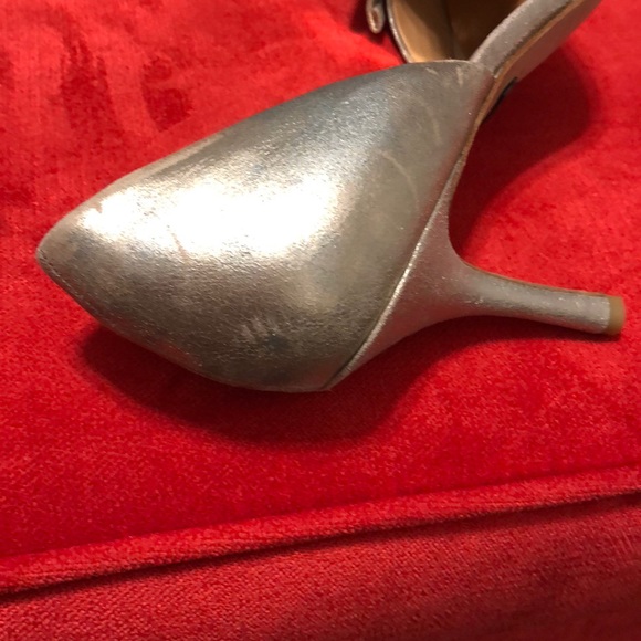 Badgley Mischka Bow Peep Toe Pump - Picture 5 of 6